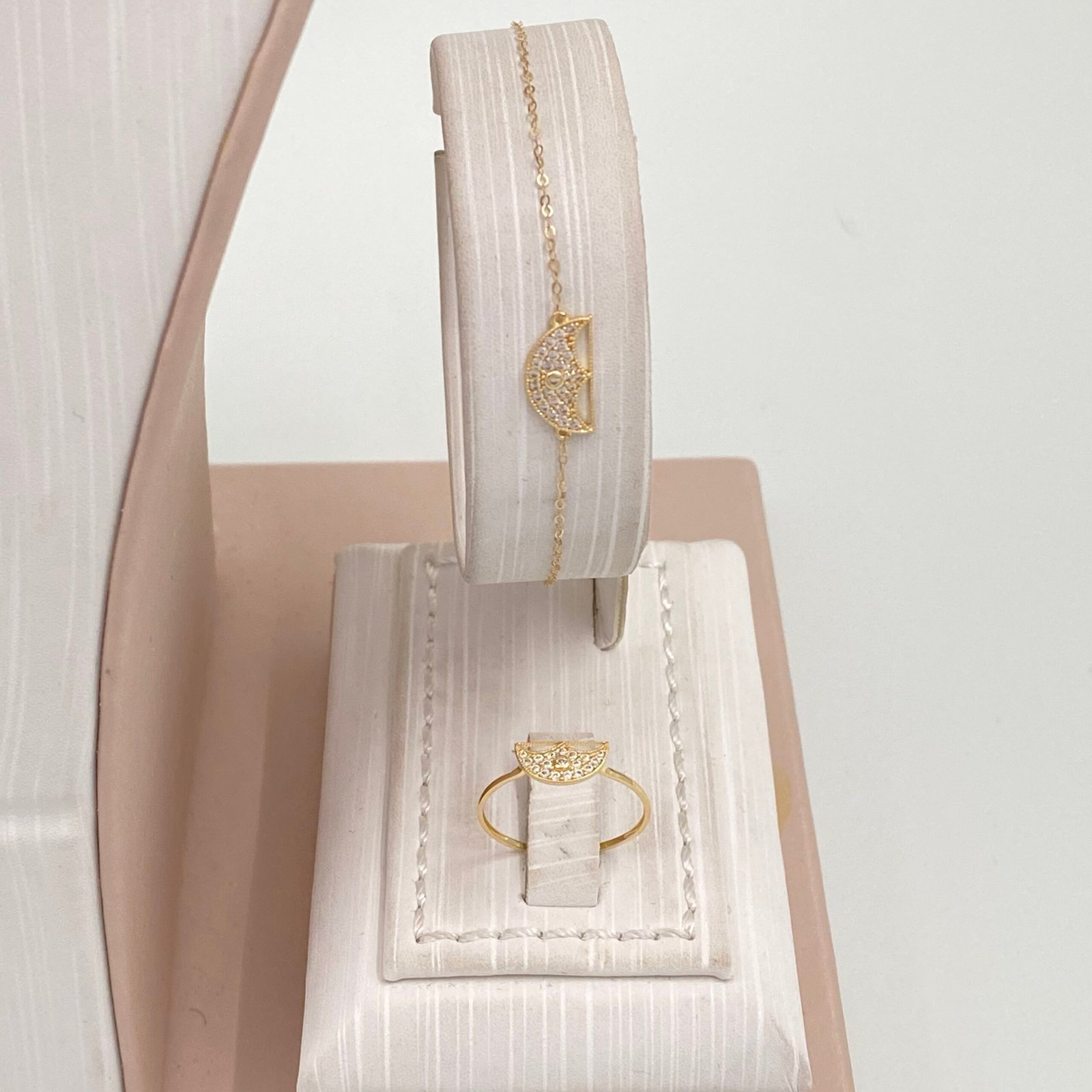 طقم ذهب عيار 18 الوزن 2.77 جرام 4 طقم ذهب عيار 18 الوزن 2.77 جرام - الصورة 4