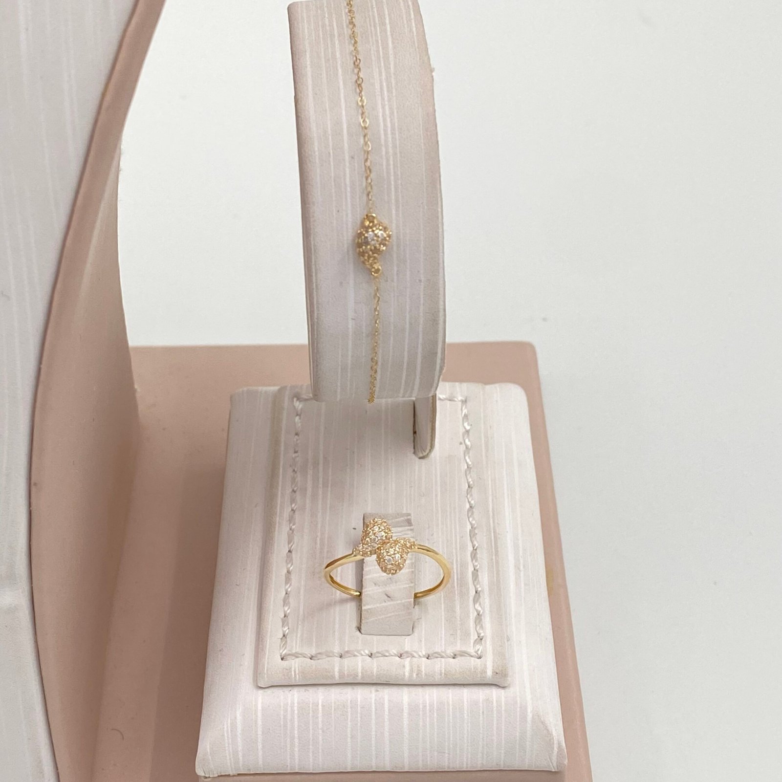 طقم ذهب عيار 18 الوزن 3.25 جرام 4 طقم ذهب عيار 18 الوزن 3.25 جرام - الصورة 4