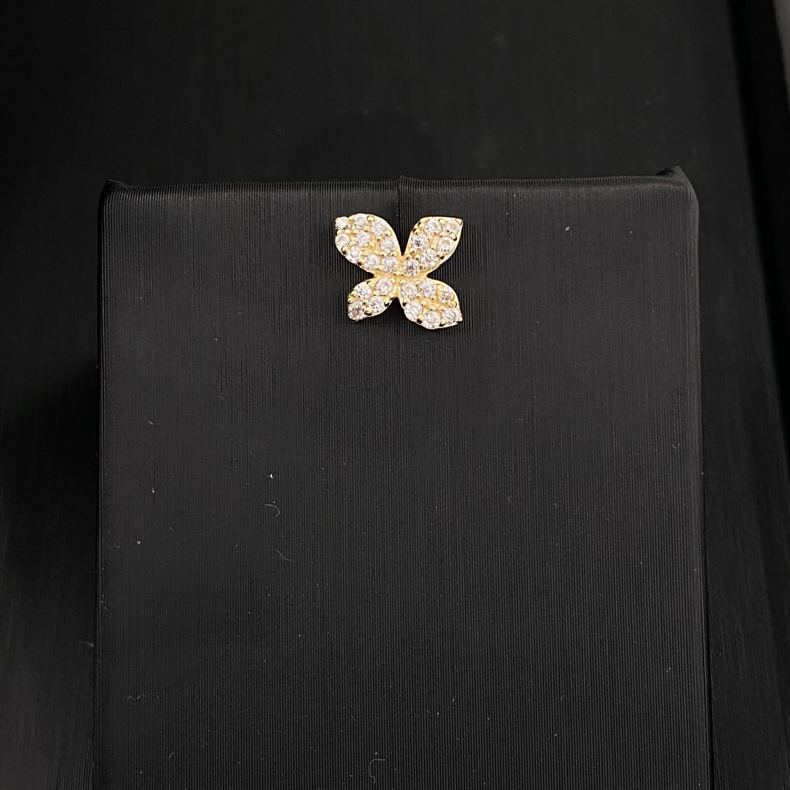 طقم ذهب عيار 18 الوزن 3.53 جرام 5 طقم ذهب عيار 18 الوزن 3.53 جرام - الصورة 5