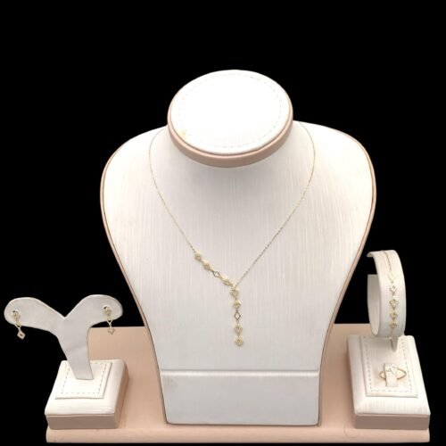 طقم ذهب عيار 18 الوزن 4.05 جرام