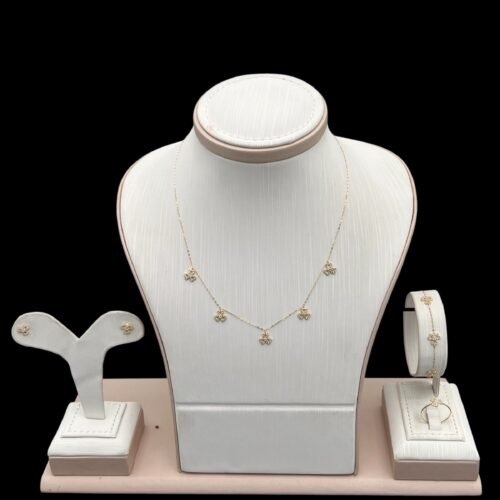 طقم ذهب عيار 18 الوزن 3.82 جرام