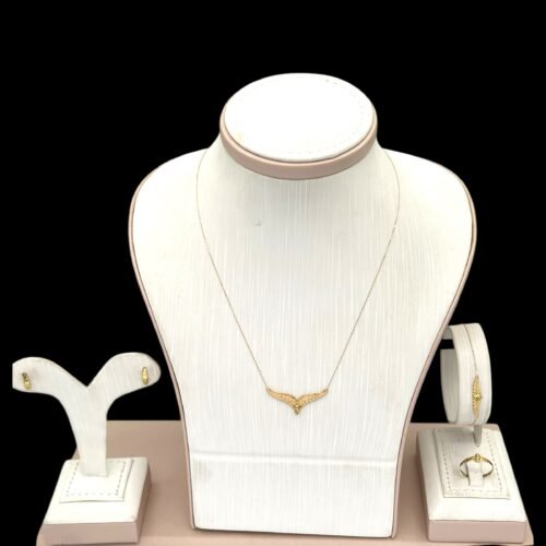 طقم ذهب جناح الصقر عيار 18 الوزن 3.08 جرام