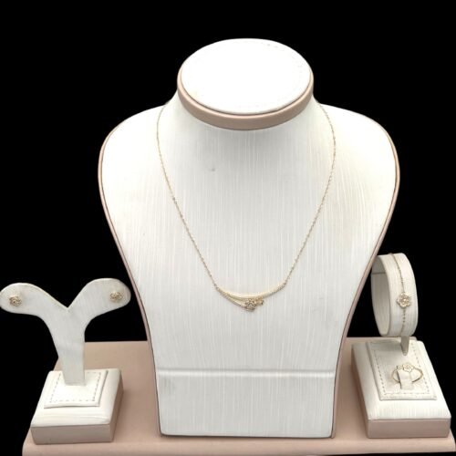 طقم ذهب عيار 18 الوزن 4.82 جرام