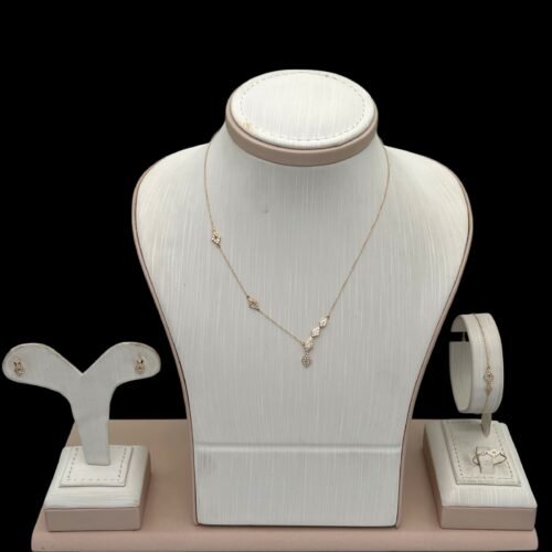 طقم ذهب عيار 18 الوزن 4.03 جرام