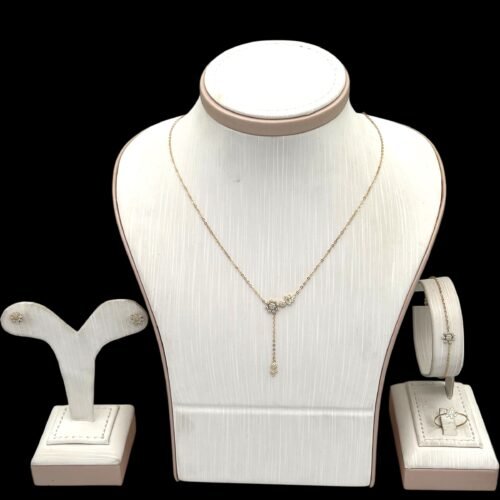 طقم ذهب عيار 18 الوزن 4.10 جرام