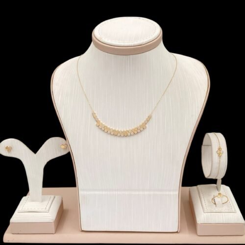 طقم ذهب حلو عيار 18 الوزن 7.10 جرام