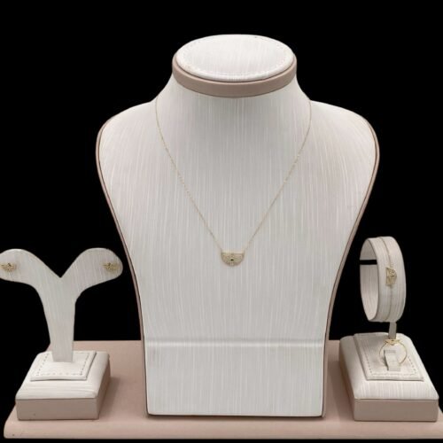 طقم ذهب عيار 18 الوزن 2.67 جرام