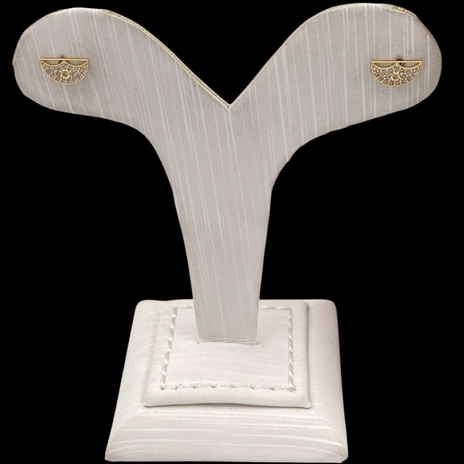 طقم ذهب عيار 18 الوزن 2.77 جرام 3 طقم ذهب عيار 18 الوزن 2.77 جرام - الصورة 3