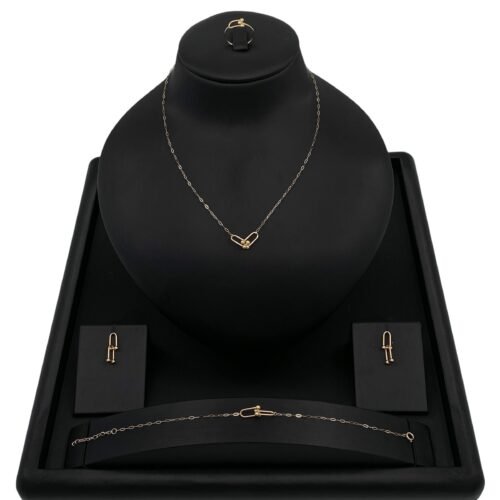 طقم ذهب عيار 18 وزن 3.14 جرام تصميم ملكي فاخر من قمة زاوية الشفاء للذهب والمجوهرات في الرياض