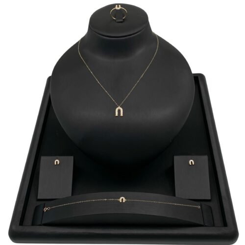 طقم ذهب عيار 18 وزن 2.60 جرام تصميم ملكي فاخر من قمة زاوية الشفاء للذهب والمجوهرات في الرياض