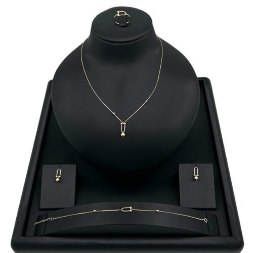 طقم ذهب عيار 18 وزن 2.99 جرام تصميم ملكي فاخر من قمة زاوية الشفاء للذهب والمجوهرات في الرياض