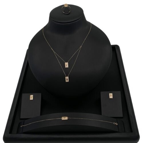 طقم ذهب عيار 18 وزن 3.46 جرام تصميم ملكي فاخر من قمة زاوية الشفاء للذهب والمجوهرات في الرياض