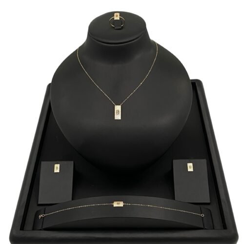 طقم ذهب عيار 18 وزن 3.39 جرام تصميم ملكي فاخر من قمة زاوية الشفاء للذهب والمجوهرات في الرياض