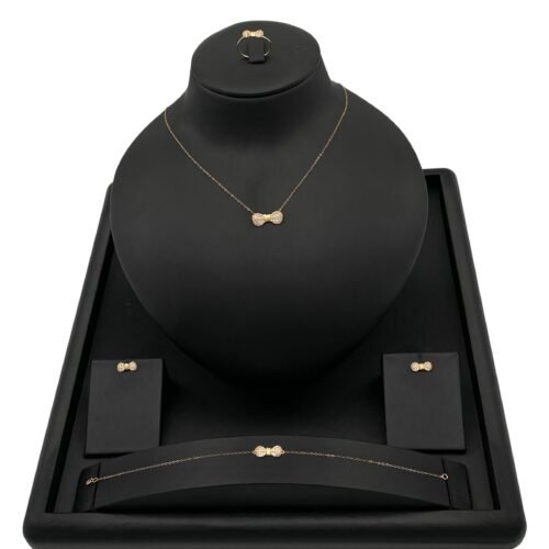 طقم ذهب عيار 18 وزن 2.97 جرام تصميم ملكي فاخر من قمة زاوية الشفاء للذهب والمجوهرات في الرياض