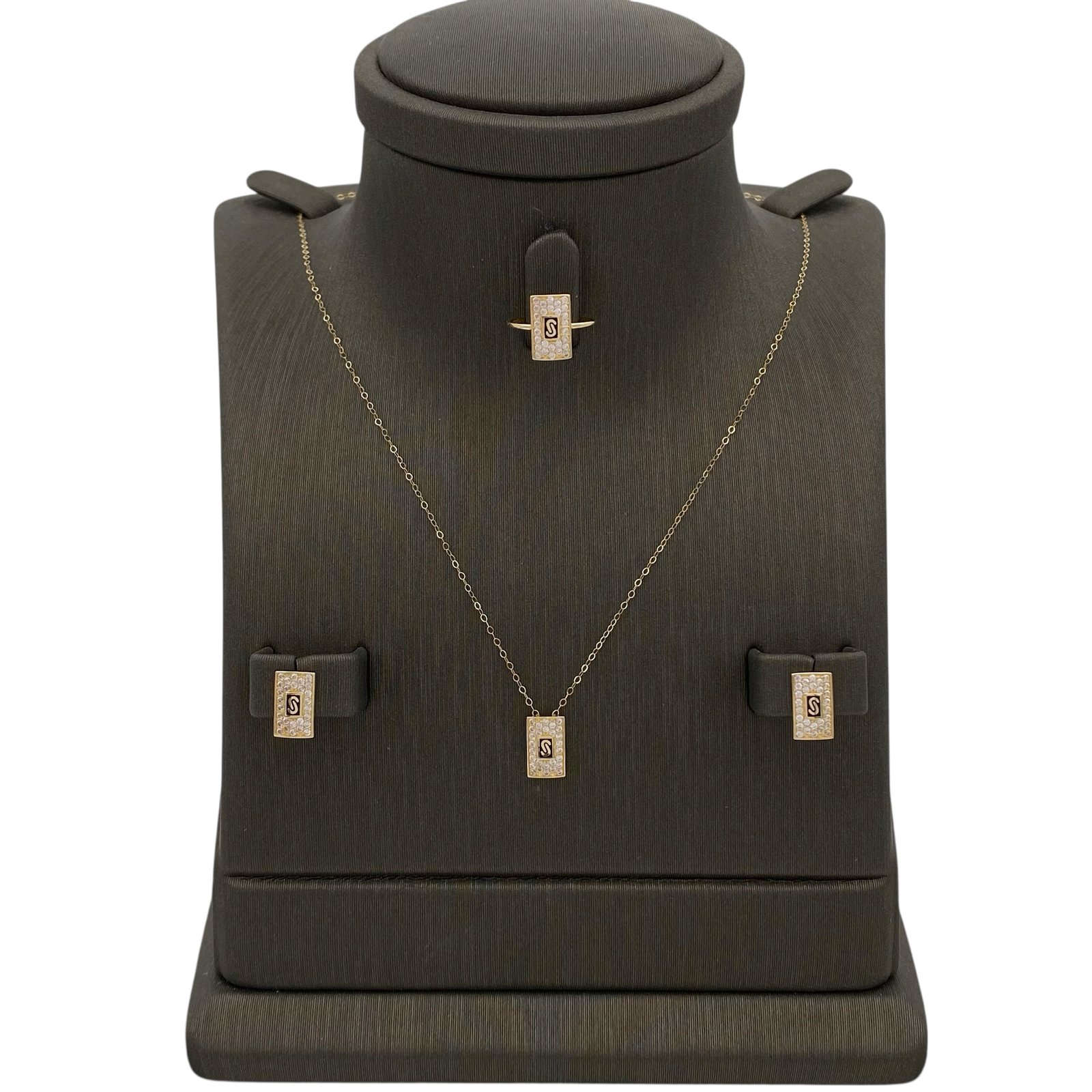 نصف طقم مواليد ذهب عيار 18 الوزن 2.23 جرام 1 نصف طقم مواليد ذهب عيار 18 الوزن 2.23 جرام