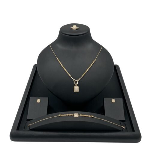 طقم ذهب عيار 18 وزن 8.07 جرام تصميم ملكي فاخر من قمة زاوية الشفاء للذهب والمجوهرات في الرياض