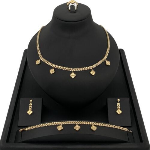 طقم ذهب عيار 18 الوزن 25.79 جرام