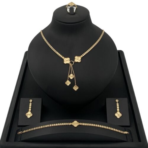 طقم ذهب عيار 18 الوزن 18.66 جرام