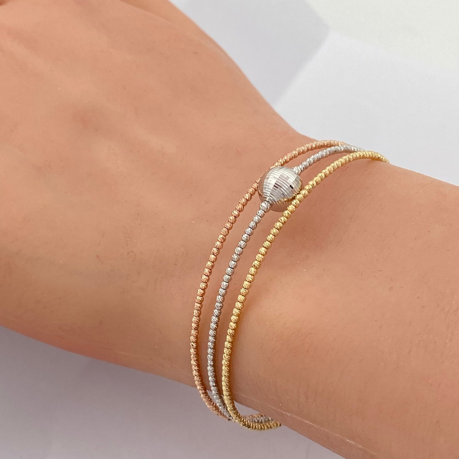 سوار واقف ذهب هيفاء عيار 18 وزن 4.52 جم اختيارك الأمثل لكل مناسبة 2 سوار واقف ذهب هيفاء عيار 18 وزن 4.52 جم اختيارك الأمثل لكل مناسبة - الصورة 2