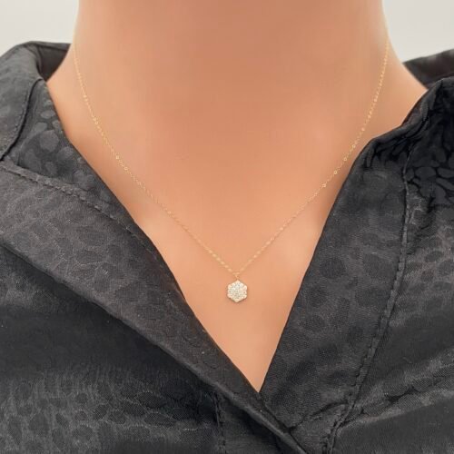 عقد ذهب عيار 18 الوزن 0.44 جرام