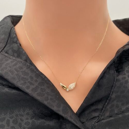 عقد ذهب عيار 18 الوزن 0.82 جرام