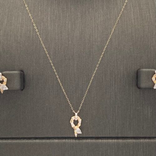 نصف طقم اطفال ذهب عيار 18 الوزن 2.03 جرام