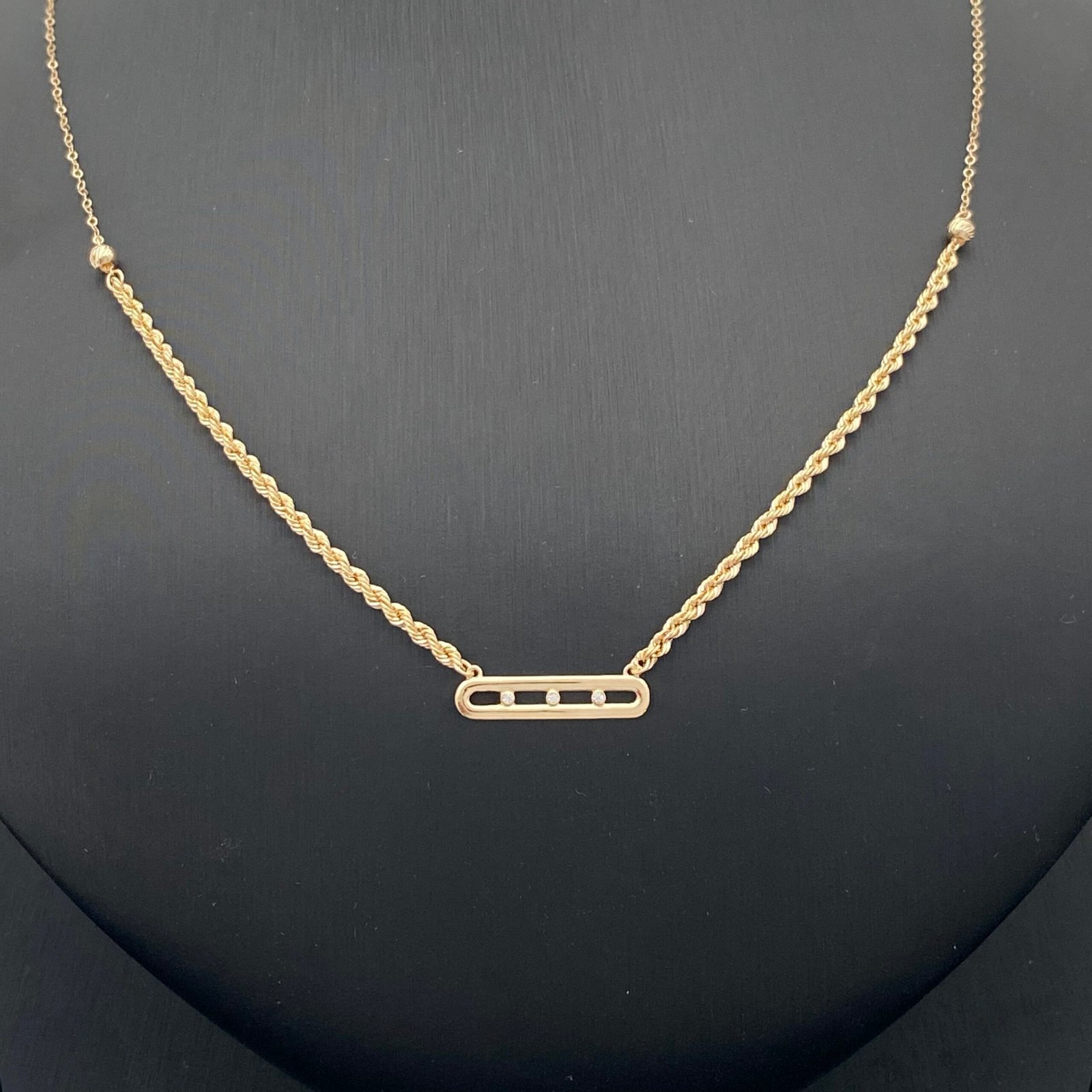 طقم ذهب عيار 18 وزن 4.83 جرام تصميم متقن يبرز أناقتك في كل المناسبات 5 طقم ذهب عيار 18 وزن 4.83 جرام تصميم متقن يبرز أناقتك في كل المناسبات - الصورة 5