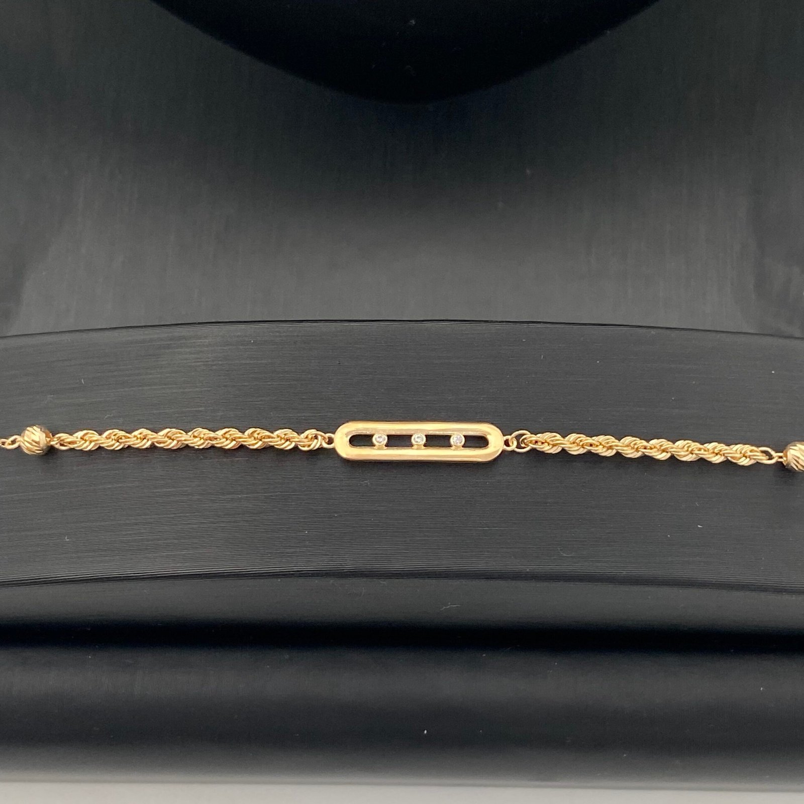 طقم ذهب عيار 18 وزن 4.83 جرام تصميم متقن يبرز أناقتك في كل المناسبات 4 طقم ذهب عيار 18 وزن 4.83 جرام تصميم متقن يبرز أناقتك في كل المناسبات - الصورة 4