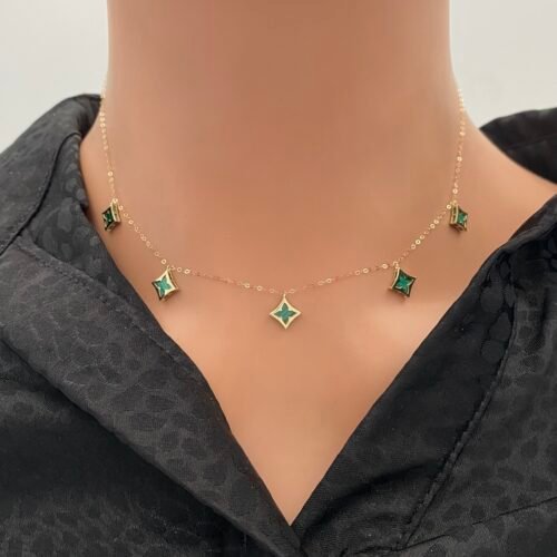 عقد ذهب عيار 18 الوزن 1.56 جرام