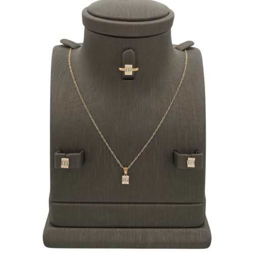 نصف طقم ذهب أطفال فاخر بلمسات جذابة عيار 18 بوزن 2.20 جرام