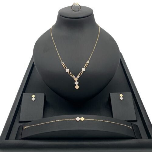 طقم ذهب عيار 18 الوزن 7.87 جرام