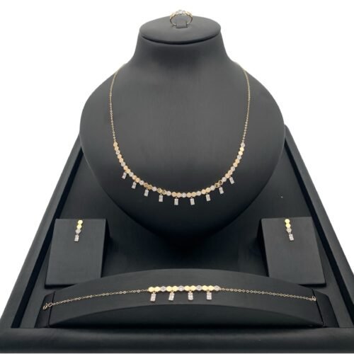 طقم ذهب عيار 18 الوزن 11.19 جرام