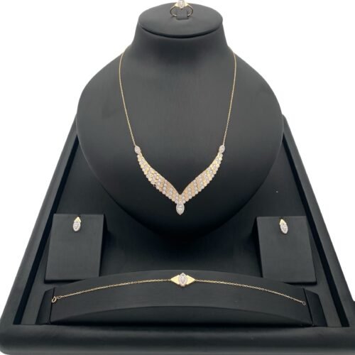 طقم ذهب عيار 18 الوزن 11.59 جرام