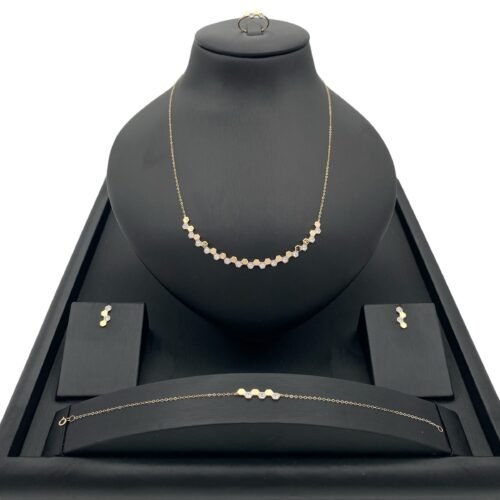 طقم شوميه ذهب عيار 18 وزن 6.43 جم يبرز أنوثتك بجرأة أنيقة