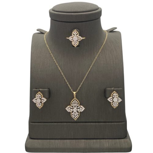 نصف طقم ذهب عيار 18 الوزن 5.65 جرام