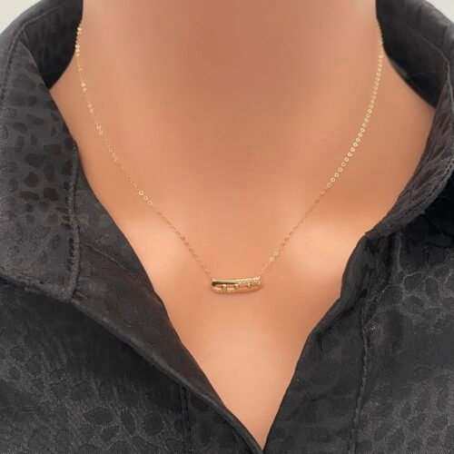 عقد ذهب عيار 18 الوزن 0.64 جرام