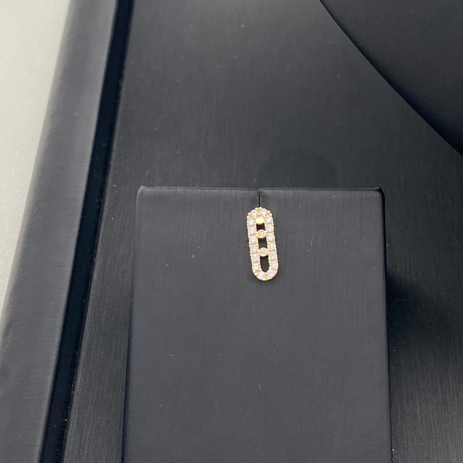 طقم ذهب مبروم عيار 18 وزن 5.01 جم تصميم عصري لامثيل له يليق بذوقك 4 طقم ذهب مبروم عيار 18 وزن 5.01 جم تصميم عصري لامثيل له يليق بذوقك - الصورة 4