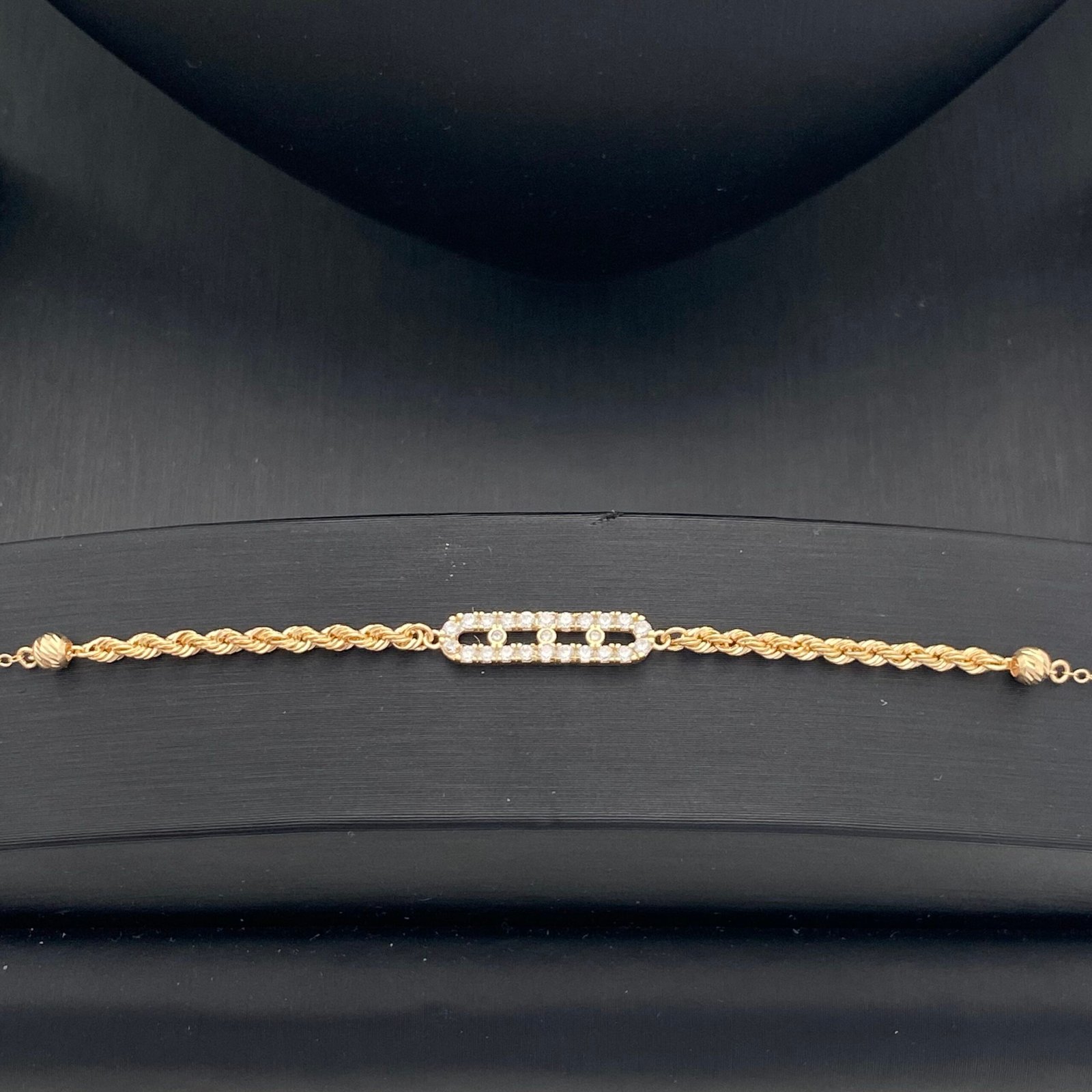 طقم ذهب مبروم عيار 18 وزن 5.01 جم تصميم عصري لامثيل له يليق بذوقك 3 طقم ذهب مبروم عيار 18 وزن 5.01 جم تصميم عصري لامثيل له يليق بذوقك - الصورة 3