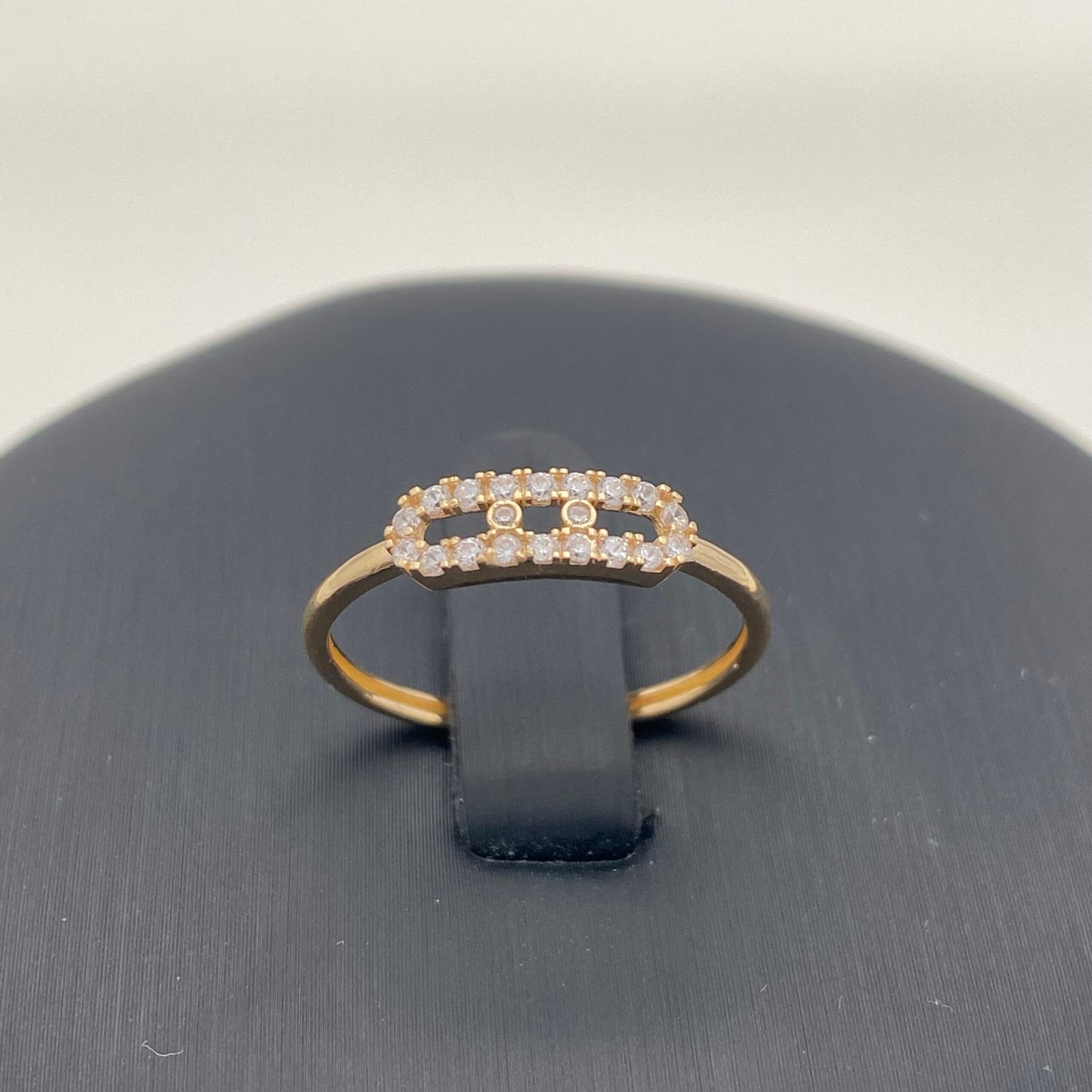 طقم ذهب مبروم عيار 18 وزن 5.01 جم تصميم عصري لامثيل له يليق بذوقك 5 طقم ذهب مبروم عيار 18 وزن 5.01 جم تصميم عصري لامثيل له يليق بذوقك - الصورة 5