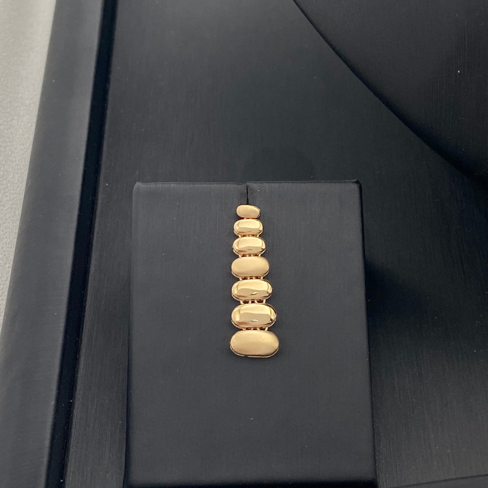 طقم ذهب ملكي عيار 18 الوزن 22.97 جم تصميم كلاسيك فاخر لإطلالة جذابة 3 طقم ذهب ملكي عيار 18 الوزن 22.97 جم تصميم كلاسيك فاخر لإطلالة جذابة - الصورة 3