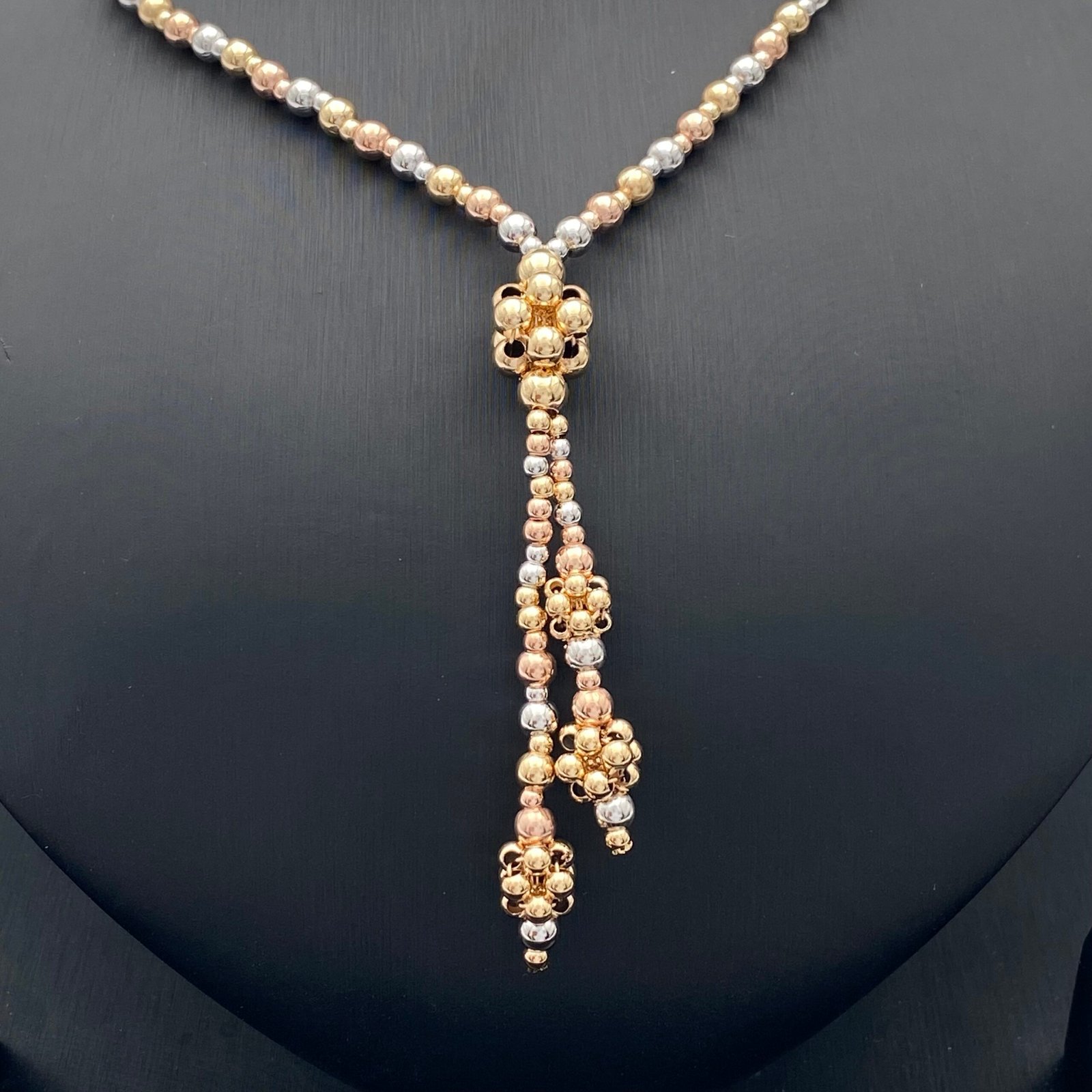 طقم ذهب خرز عيار 18 وزن 18.89 جم بتعليقة متدلية لأناقة دائمة تلفت الأنظار 2 طقم ذهب خرز عيار 18 وزن 18.89 جم بتعليقة متدلية لأناقة دائمة تلفت الأنظار - الصورة 2