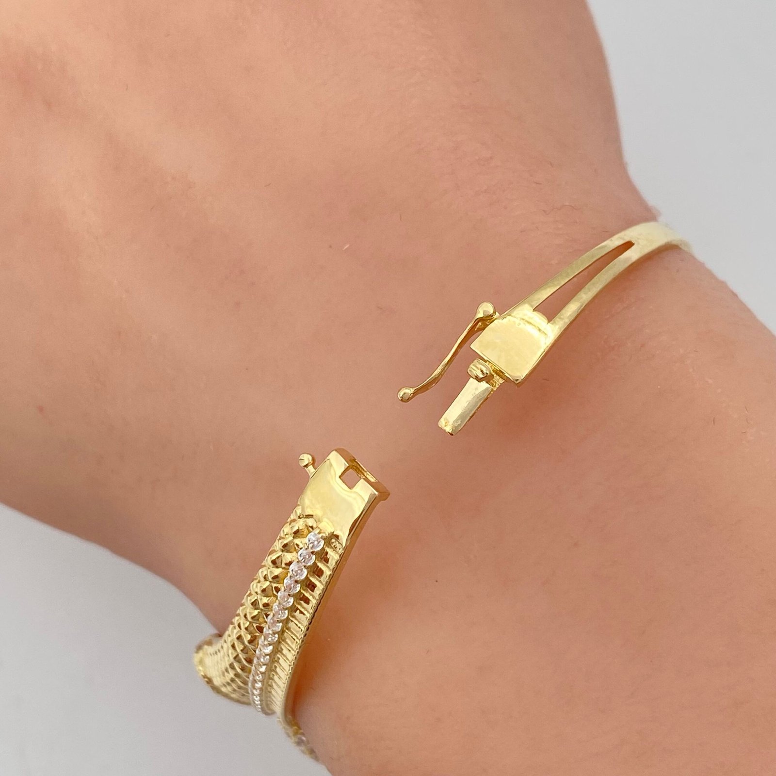 اسوارة وخاتم ذهب عيار 18 وزن 10.79 جم لإطلالة مثيرة تليق بك 4 اسوارة وخاتم ذهب عيار 18 وزن 10.79 جم لإطلالة مثيرة تليق بك - الصورة 4