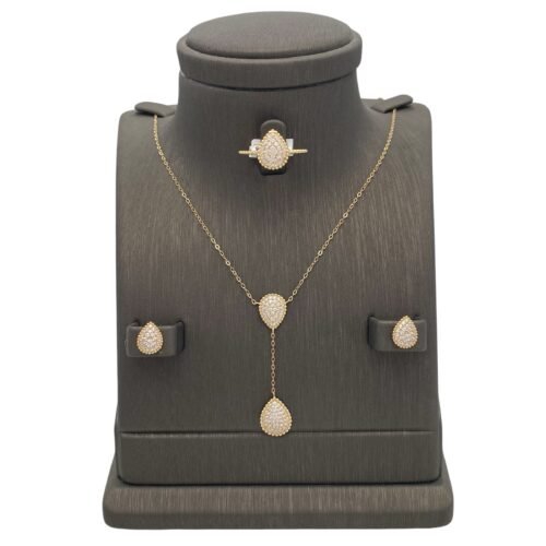 نصف طقم ذهب عيار 18 الوزن 5.71 جرام