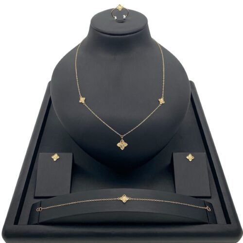 طقم ذهب مستوحي من تصميم روبرتو كوين عيار 18 وزن 5.84 جم أنيق