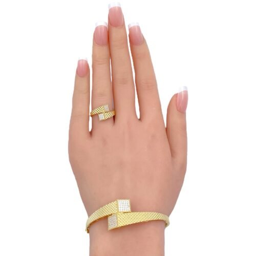 اسواره وخاتم ذهب عيار 18 وزن 12.53 جم بتصميم أنثوي جذاب