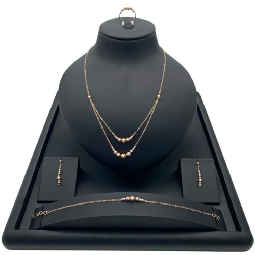 طقم ذهب عيار 18 الوزن 7.98 جرام