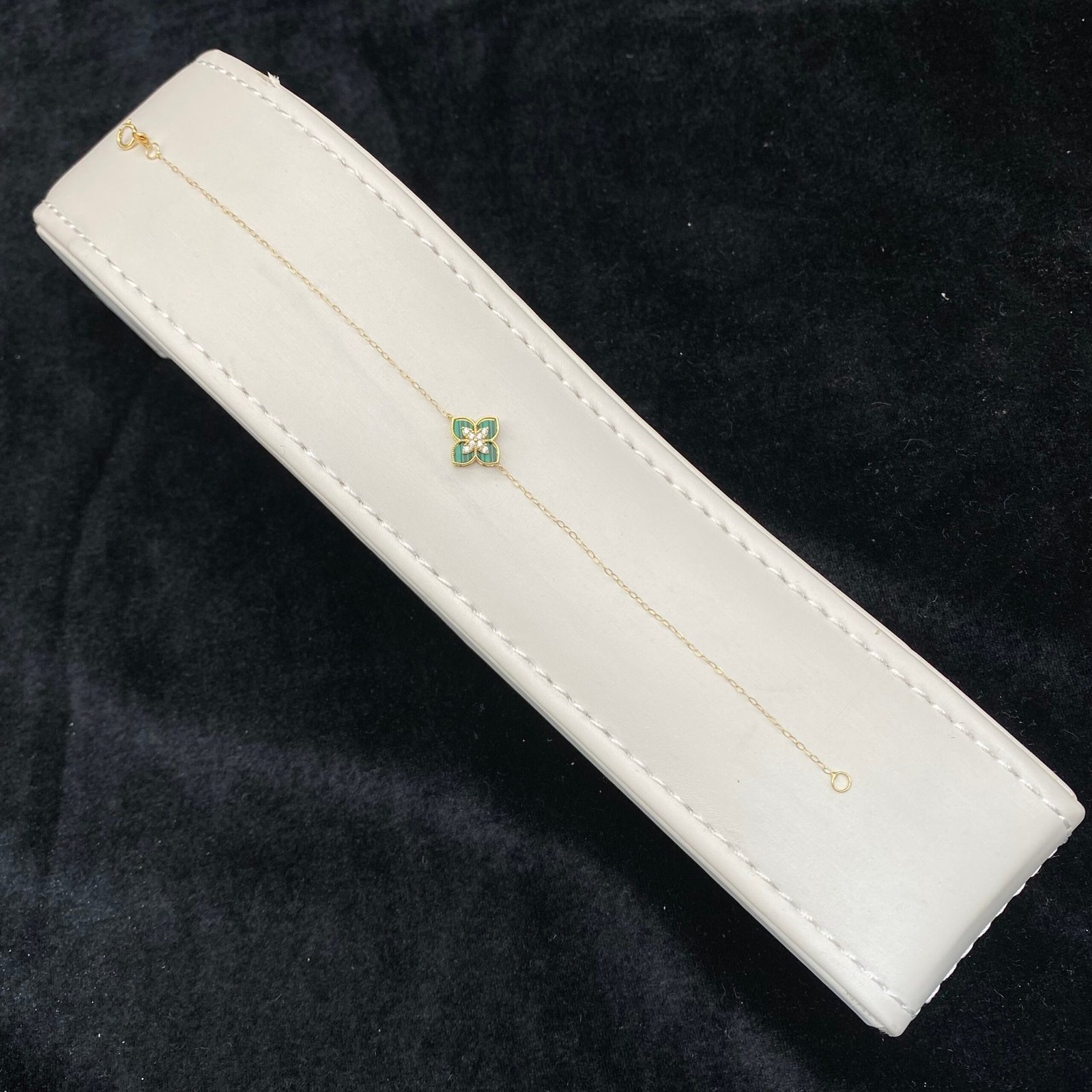 إسوارة ذهب عيار 18 الوزن 0.88 جرام