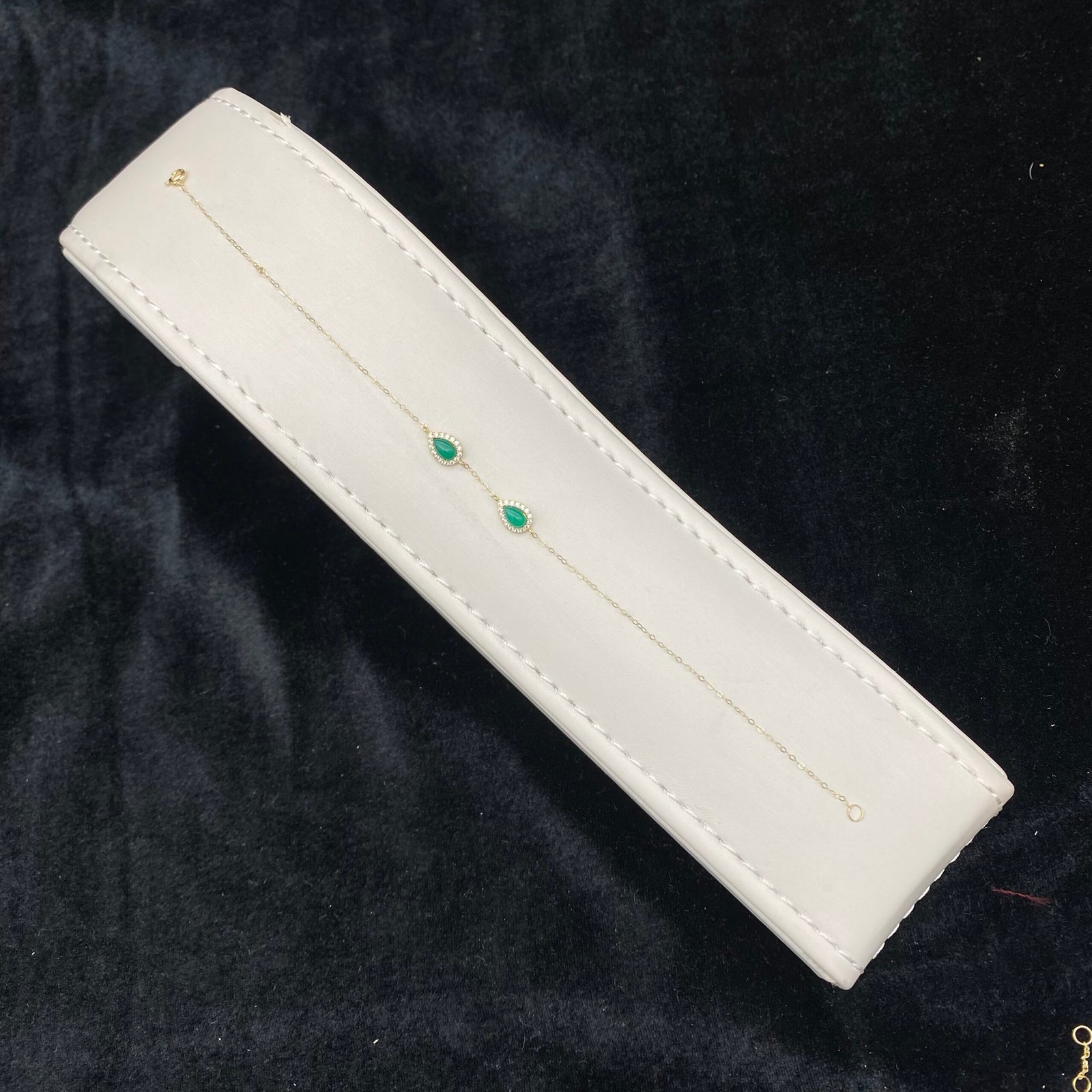 إسوارة ذهب عيار 18 الوزن 0.66 جرام