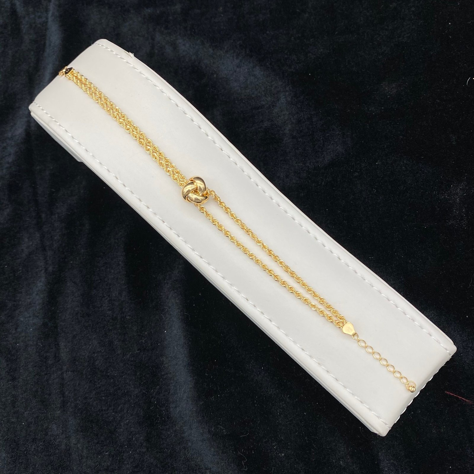 إسوارة ذهب عيار 18 الوزن 5.23 جرام