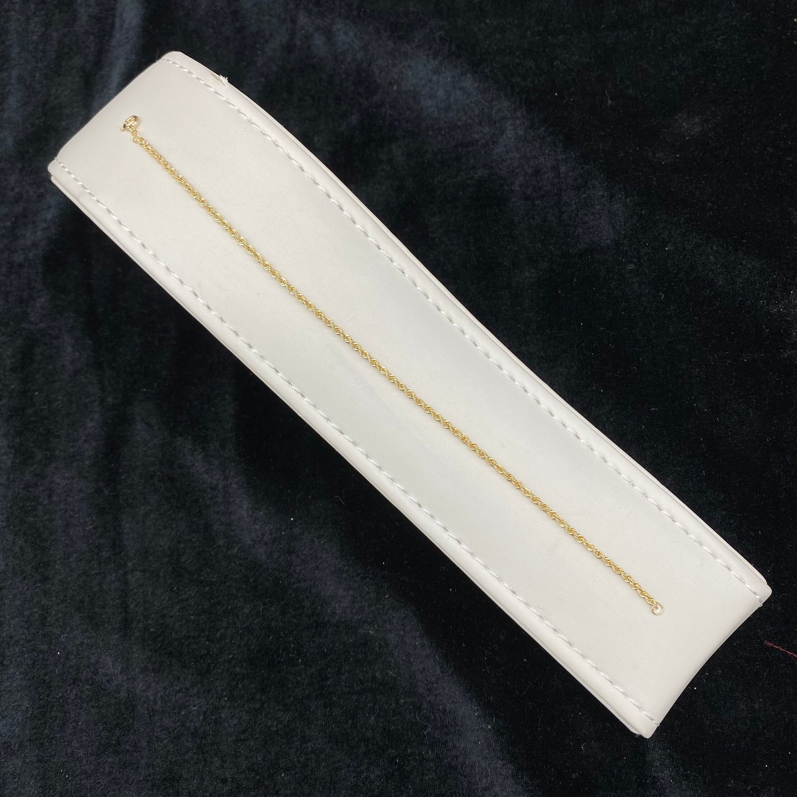 إسوارة ذهب عيار 18 الوزن 0.78 جرام